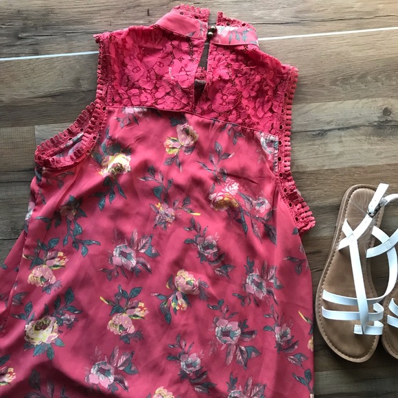 Sleeveless Pink floral Blouse - Picture 7 of 7